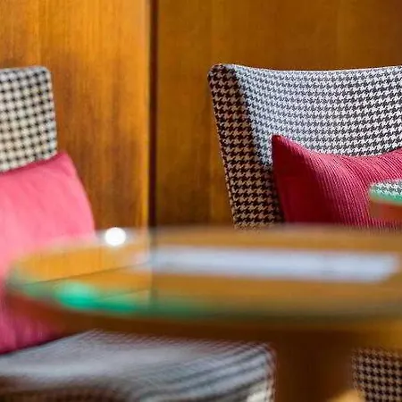 Mamaison Riverside Hotell 5*