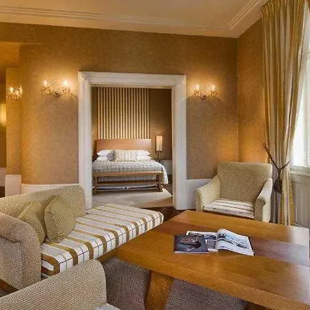 Mamaison Riverside Hotell