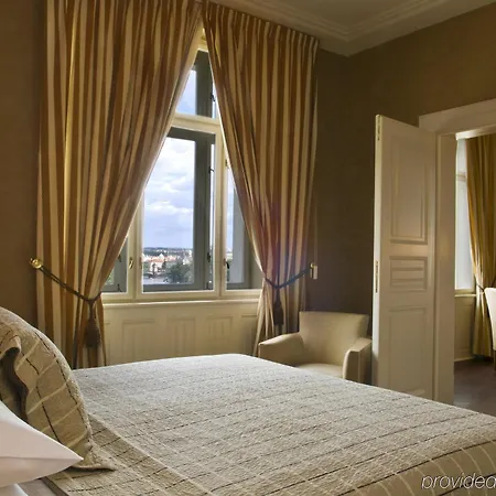 Mamaison Riverside Hotell 5*