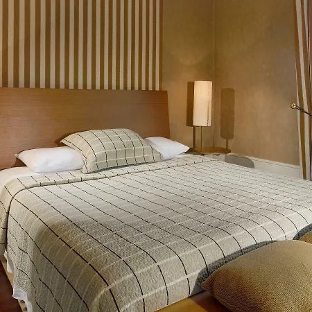 Mamaison Riverside Hotell 5*