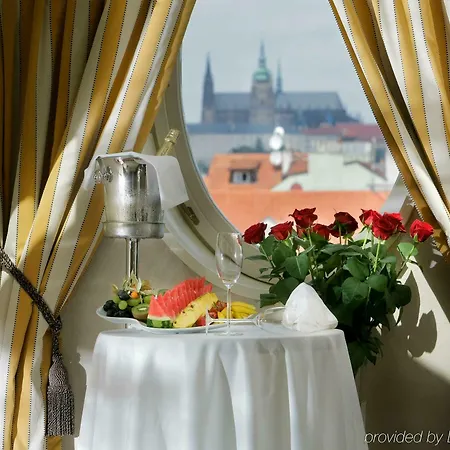 Mamaison Riverside Hotell 5*