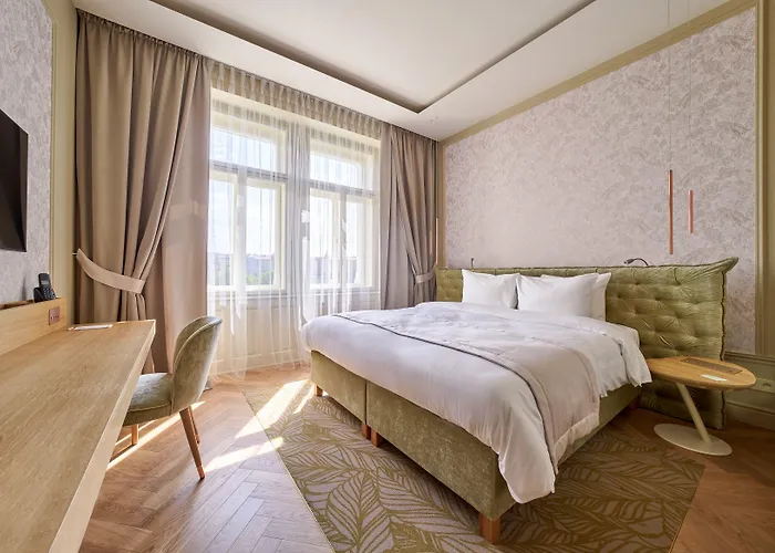 Mamaison Riverside 5*
