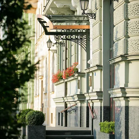 Mamaison Riverside Hotel 5*