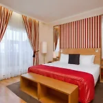 Mamaison Riverside Szálloda 5*